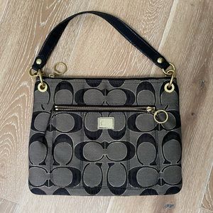 Coach shoulder bag zipper top black, gray.Like new